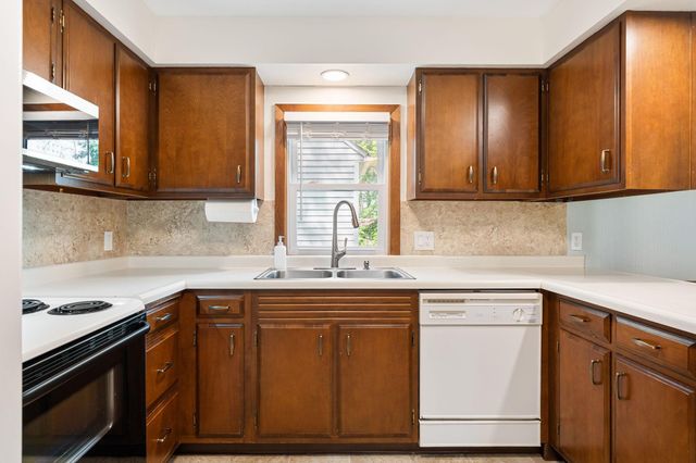 902 11th Avenue SW, Austin, MN 55912