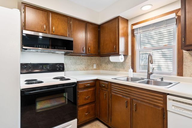 902 11th Avenue SW, Austin, MN 55912