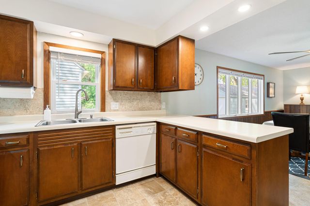 902 11th Avenue SW, Austin, MN 55912