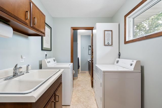 902 11th Avenue SW, Austin, MN 55912