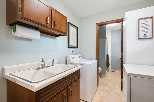 902 11th Avenue SW, Austin, MN 55912