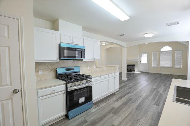 4011 Hawthorne Glen Court, Fresno, TX 77545