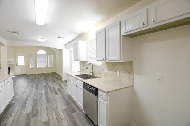 4011 Hawthorne Glen Court, Fresno, TX 77545