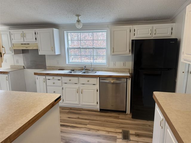 17250 Apache Trail, Howard City, MI 49329