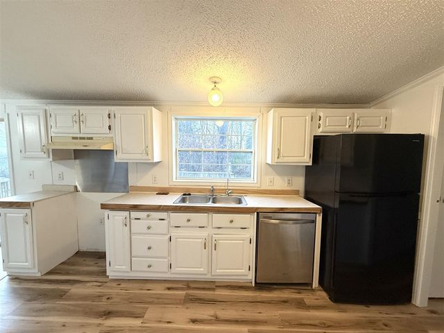 17250 Apache Trail, Howard City, MI 49329