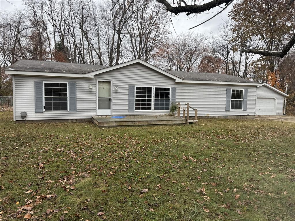 17250 Apache Trail, Howard City, MI 49329