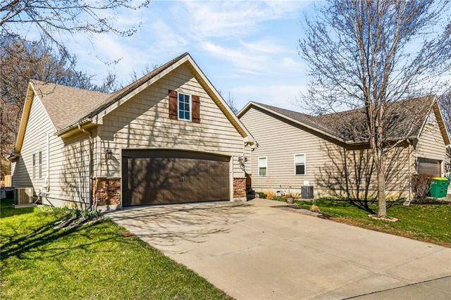 11054 Whispering Lane, Kansas City, KS 66109