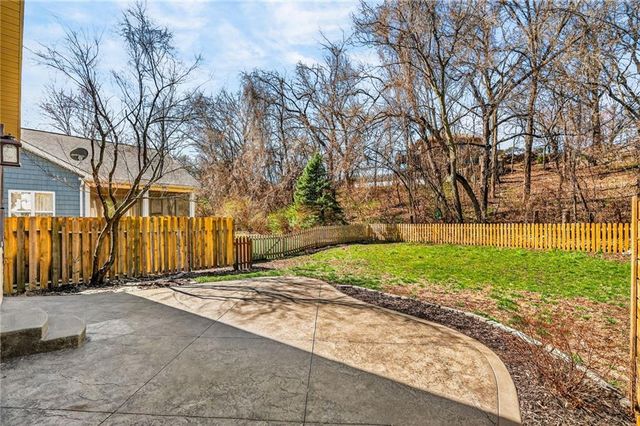 11054 Whispering Lane, Kansas City, KS 66109