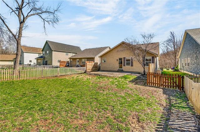 11054 Whispering Lane, Kansas City, KS 66109