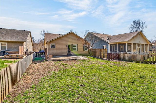 11054 Whispering Lane, Kansas City, KS 66109