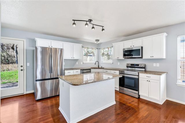 11054 Whispering Lane, Kansas City, KS 66109