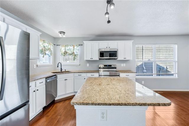 11054 Whispering Lane, Kansas City, KS 66109