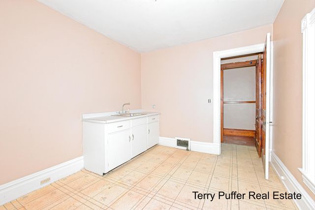 528 S Jefferson Street, Hastings, MI 49058