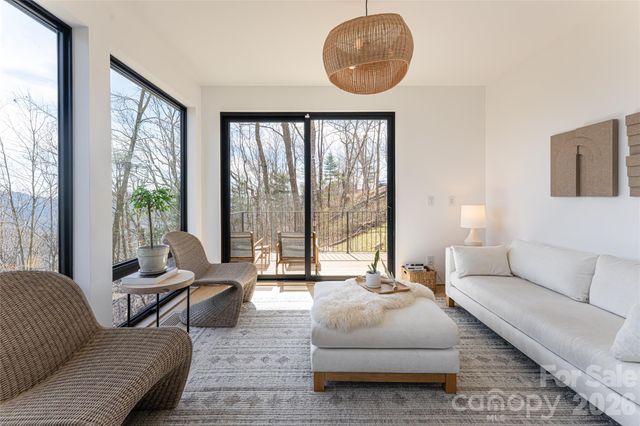 86 Rambling Ridge Road, Asheville, NC 28804