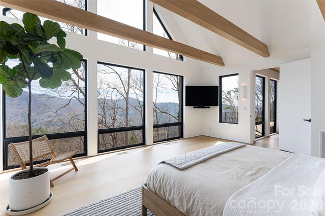 86 Rambling Ridge Road, Asheville, NC 28804