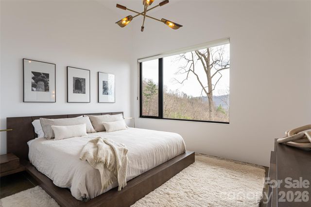 86 Rambling Ridge Road, Asheville, NC 28804