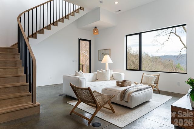 86 Rambling Ridge Road, Asheville, NC 28804