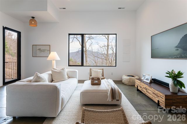 86 Rambling Ridge Road, Asheville, NC 28804