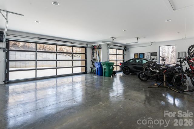 86 Rambling Ridge Road, Asheville, NC 28804