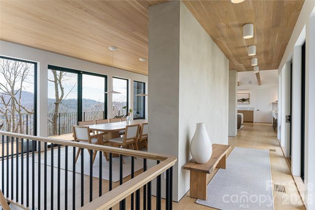 86 Rambling Ridge Road, Asheville, NC 28804