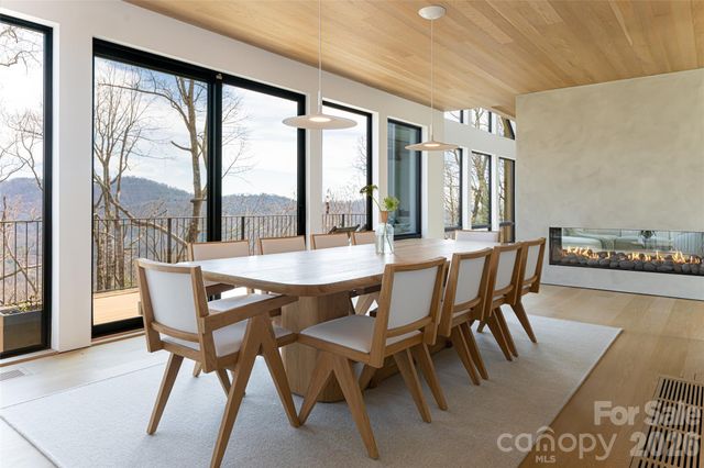 86 Rambling Ridge Road, Asheville, NC 28804