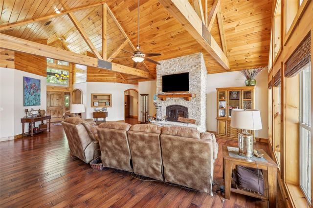 225 Mcgregor Drive, Brookeland, TX 75931