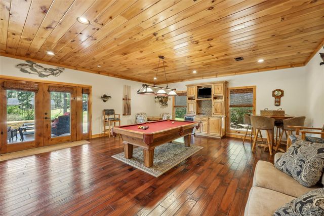 225 Mcgregor Drive, Brookeland, TX 75931