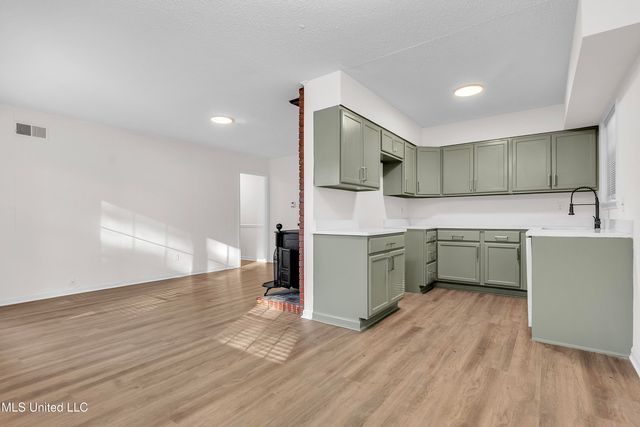 8493 Cedarbrush Drive, Southaven, MS 38671