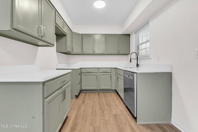 8493 Cedarbrush Drive, Southaven, MS 38671