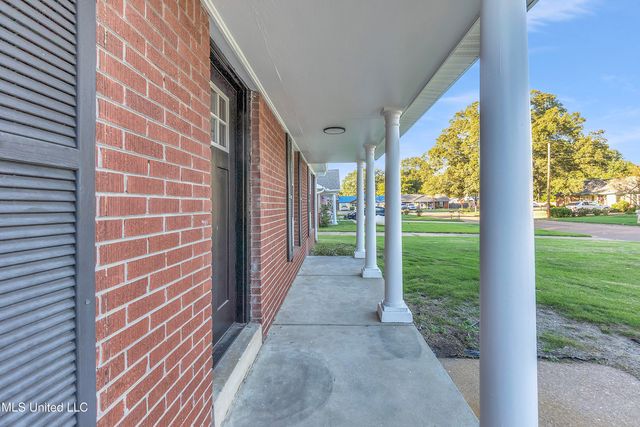 8493 Cedarbrush Drive, Southaven, MS 38671