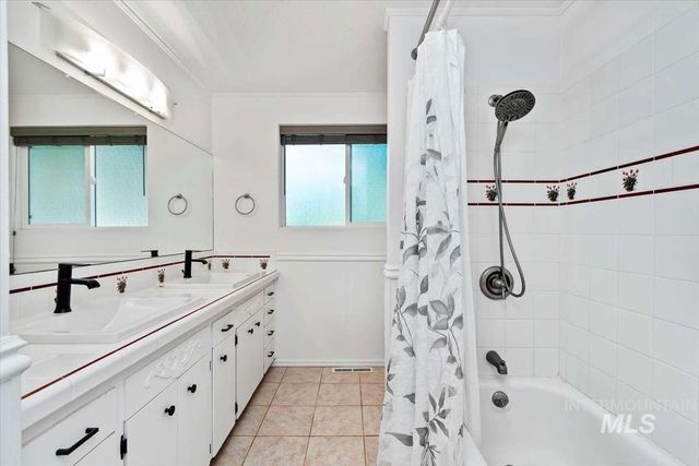 3433 N Manchester St, Boise, ID 83704