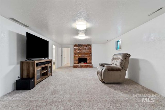 3433 N Manchester St, Boise, ID 83704