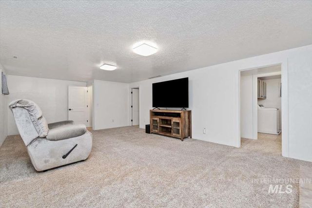 3433 N Manchester St, Boise, ID 83704