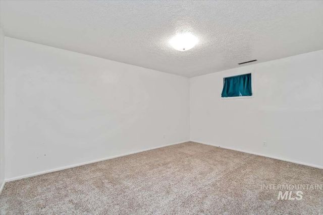 3433 N Manchester St, Boise, ID 83704