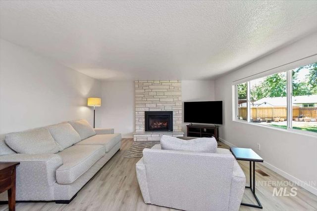 3433 N Manchester St, Boise, ID 83704
