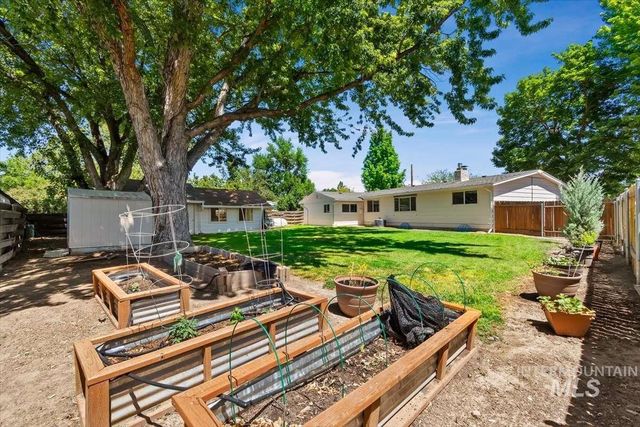 3433 N Manchester St, Boise, ID 83704
