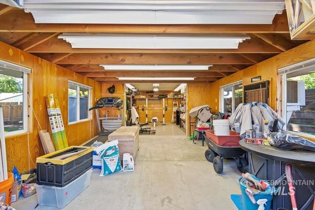 3433 N Manchester St, Boise, ID 83704