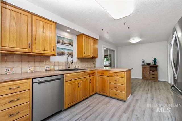3433 N Manchester St, Boise, ID 83704