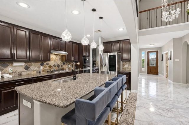 422 Honeysuckle Vine Dr, Rosenberg, TX 77469