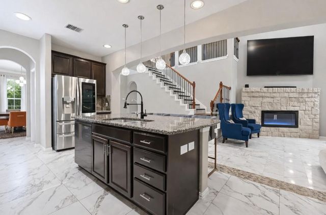 422 Honeysuckle Vine Dr, Rosenberg, TX 77469