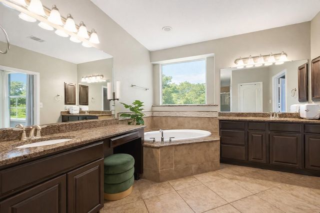 422 Honeysuckle Vine Dr, Rosenberg, TX 77469