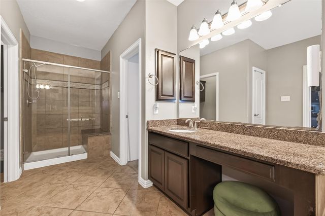 422 Honeysuckle Vine Dr, Rosenberg, TX 77469