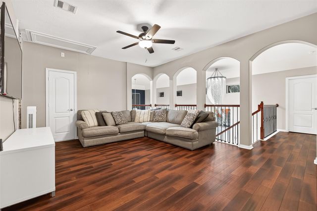 422 Honeysuckle Vine Dr, Rosenberg, TX 77469