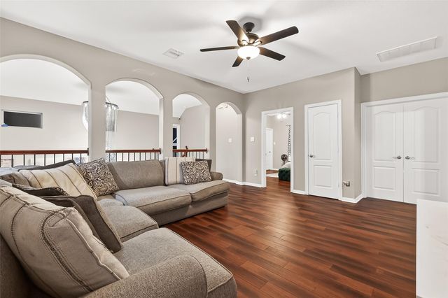 422 Honeysuckle Vine Dr, Rosenberg, TX 77469