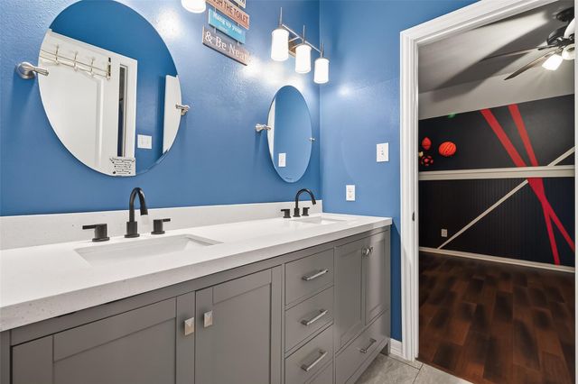 422 Honeysuckle Vine Dr, Rosenberg, TX 77469