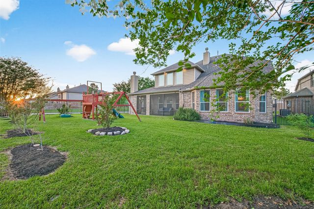 422 Honeysuckle Vine Dr, Rosenberg, TX 77469