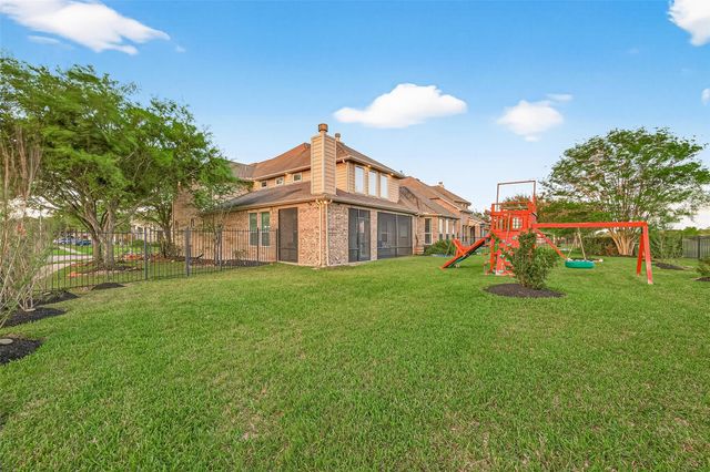 422 Honeysuckle Vine Dr, Rosenberg, TX 77469