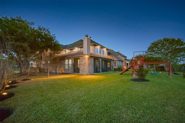 422 Honeysuckle Vine Dr, Rosenberg, TX 77469