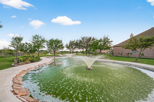 422 Honeysuckle Vine Dr, Rosenberg, TX 77469