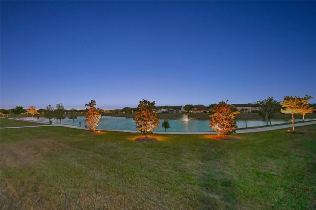 422 Honeysuckle Vine Dr, Rosenberg, TX 77469